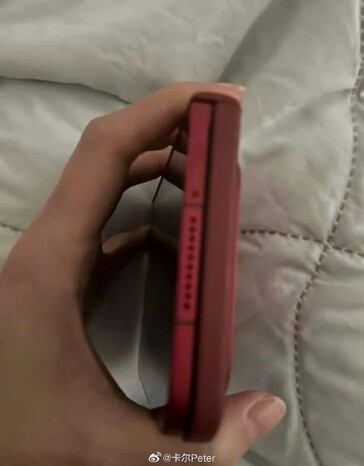 El Xiaomi 18 Fold visto de perfil.