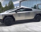 El Cybertruck de Tesla parece acercarse a la fase de producción en su última aparición en una reunión de accionistas en Texas. (Fuente de la imagen: Farzad Mesbahi en YouTube)