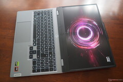 La elección entre el LOQ 15 y Legion 5 15 depende del presupuesto y las exigencias (Fuente de la imagen: Notebookcheck)