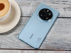 Ningún smartphone de la serie Magic7 de Honor baja de las 6,7 pulgadas de tamaño de pantalla, Magic7 Pro en la imagen. (Fuente de la imagen: Notebookcheck)