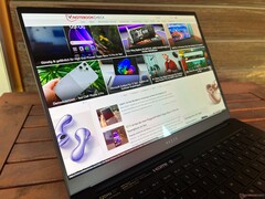 La Razer Blade 14 ofrece un rendimiento gráfico significativamente más rápido que la Dell 14 Premium por el mismo precio de 2000 dólares (Fuente de la imagen: Notebookcheck)