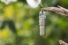 La Olight iUltra viene con un conector USB-C protegido. (Fuente de la imagen: Olight)