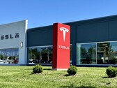 Un centro de servicio Tesla (Fuente de la imagen: Dilip Vishwanat/SLBJ)