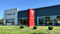 Un centro de servicio Tesla (Fuente de la imagen: Dilip Vishwanat/SLBJ)