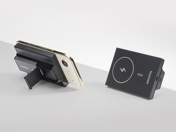 Un pie de apoyo incorporado hace que la SR800 pueda utilizarse con las manos libres. (Fuente de la imagen: Adata)