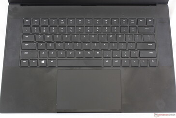 No hay cambios en el trackpad ni en la disposición del teclado que le gustan las huellas dactilares