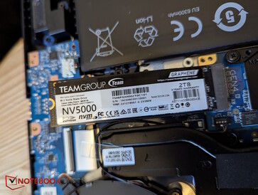 Lo colocamos primero en la 2ª ranura y lo cambiamos a la ranura principal del XMG Pro 16