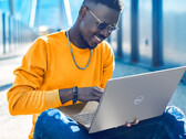 El Inspiron 14 5425 está disponible en Platinum Silver con APU AMD Barcelo. (Fuente de la imagen: Dell)
