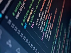 Primer plano de una pantalla en la que se muestra el código fuente de Python resaltado en color
