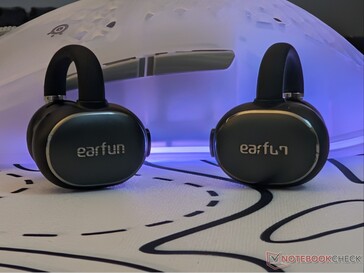 Parte frontal de los auriculares Clip 2.