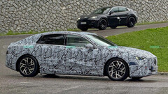 El Mercedes Clase C EQ: Fotos espía de la nueva berlina eléctrica - Gran avance en diseño y autonomía. (Fuente de la imagen: Andrei Nedelea)a promesa es significativamente limitada.