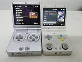 El Miyoo Flip es otro dispositivo portátil para juegos alimentado por Rockchip RK3566. (Fuente de la imagen: vía KeepRetro)