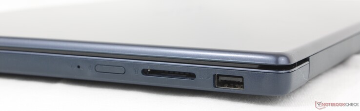 Derecha: OneKey Recovery, botón de encendido, lector de tarjetas SD, USB-A (5Gbps)