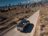 Un SpaceX Starlink Mini sobre un Tesla Cybertruck (Fuente de la imagen: SpaceX)