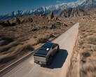 Un SpaceX Starlink Mini sobre un Tesla Cybertruck (Fuente de la imagen: SpaceX)