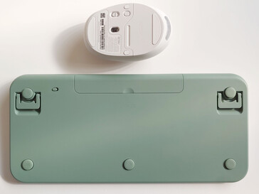 Botones de encendido en la parte inferior. (Fuente de la imagen: Notebookcheck)