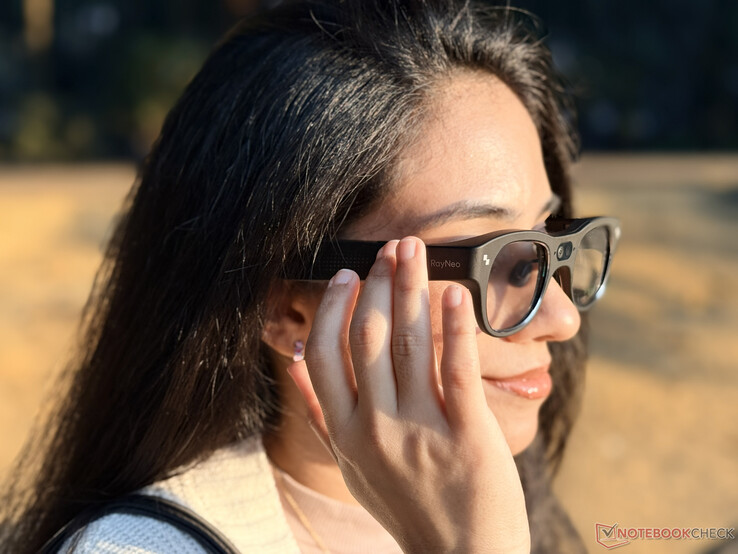Las patillas de las gafas pueden registrar gestos de deslizamiento y toque