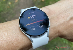 Samsung ha dotado a la serie Galaxy Watch4 de cinco actualizaciones beta de One UI Watch hasta la fecha. (Fuente de la imagen: NotebookCheck)