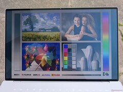 Al aire libre bajo un nublado brillante