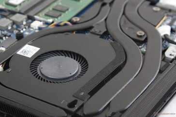 Ventiladores dobles con cuatro tubos de calor compartidos entre la CPU y la GPU