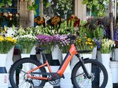 La e-bike Momentum Vida E+ ofrece una autonomía total de 55 millas (88,5 km) con una sola carga (Fuente de la imagen: Momentum)