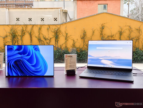 La pantalla secundaria del concepto de PC ThinkBook Modular AI como pantalla lateral