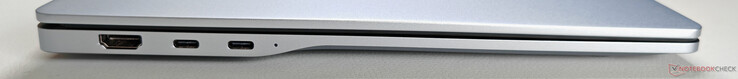 Izquierda: HDMI 2.1 (4K@ 60 Hz), 2x USB-C 4.0 (40 GBit/s, DisplayPort, Power Delivery)