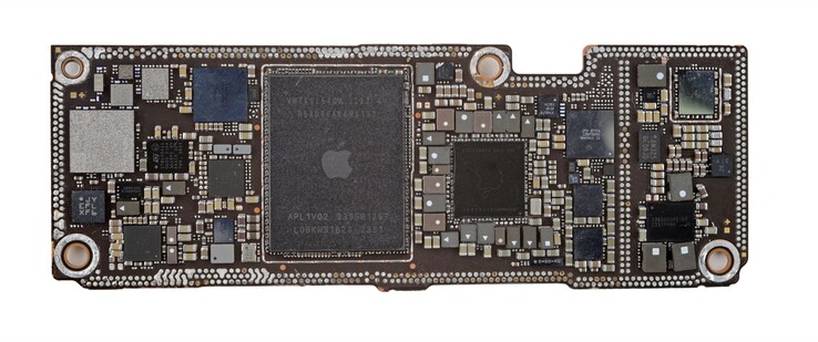 La producción del Apple A16 Bionic cuesta unos 102 dólares, de los que menos de 30 céntimos van a ARM. (Imagen: iFixit)
