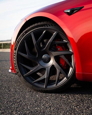 Renovación del Model S con las nuevas llantas Velarium de 21 pulgadas.