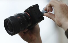 La última incorporación de Sony a su gama de compactas de fotograma completo es la A7C R de 61 MP, dirigida a la fotografía de gama alta. (Fuente de la imagen: Sony)