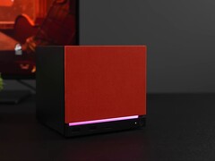 Mini PC Steam Machine con panel frontal rojo e iluminación RGB