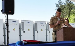 El Departamento de Defensa de EE.UU. ordena retirar los sistemas de almacenamiento de energía en baterías fabricados en China debido a los riesgos de ciberataque. (Fuente: Camp Lejeune - Lance Cpl. Loriann Dauscher)