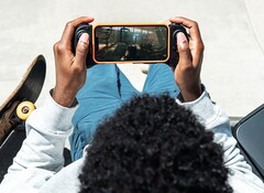 El último gamepad para iPhone de Corsair cuenta con thumbsticks antideriva. (Imagen: Corsair)