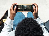 El último gamepad para iPhone de Corsair cuenta con thumbsticks antideriva. (Imagen: Corsair)