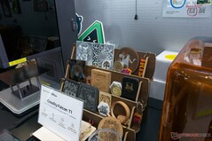 También se exponen las cortadoras láser propias de la empresa.