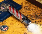 La linterna Olight ArkPro Stars &amp; Stripes Edition incluye un haz de luz amplia de 1.500 lúmenes.