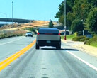 El Cybertruck de Tesla se ha dejado ver de nuevo por las calles de California. (Fuente de la imagen: trendsetter2023___ en TikTok)