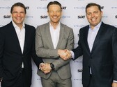 Sellado el acuerdo Sixt-Stellantis: Alexander Sixt (Co-CEO Sixt), Uwe Hochgeschurtz (Director de Operaciones de Stellantis, Europa Ampliada), Konstantin Sixt (Co-CEO Sixt) - de izquierda a derecha.