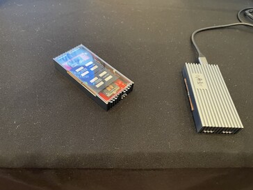La SSD con dos Airjet Minis. (Foto: Andreas Sebayang/Notebookcheck.com)