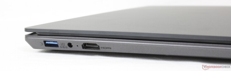 Izquierda: USB-A 3.0, adaptador de CA, HDMI 2.0