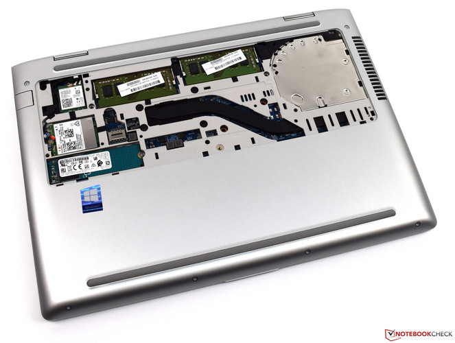 Fácil mantenimiento: Una vista de la HP ProBook x360 440 G1 con la tapa de mantenimiento quitada