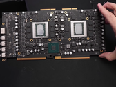 Las tarjetas de doble GPU siguen vivas. (Fuente de la imagen: Der8auer)