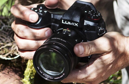 Las cámaras Lumix M43 de Panasonic se han convertido en las favoritas de los fotógrafos híbridos. (Fuente de la imagen: Panasonic)