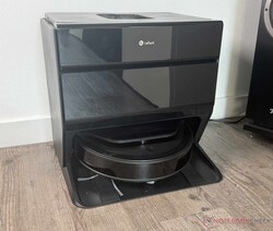 El Lefant M5 Pro en su base de recarga