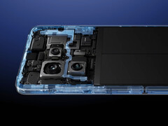 El OnePlus 15 debería ofrecer una experiencia de cámara teleobjetivo mejorada con respecto al OnePlus 13, este último en la imagen. (Fuente de la imagen: OnePlus)