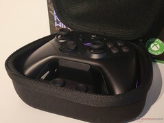 La bolsa también incluye un pequeño bolsillo interior