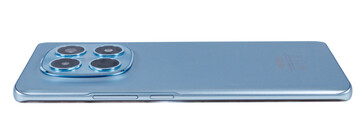 Lado derecho: volumen, botón de encendido