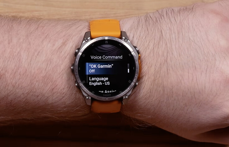 La nueva función de comando de voz de Garmin está disponible en varios relojes inteligentes, incluido el Fenix 8 que se muestra en la imagen.