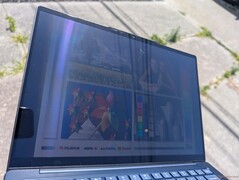 Al aire libre, bajo la luz del sol