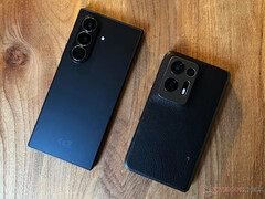 El Galaxy Z Fold7 junto al Oppo Find N2. (Fuente de la imagen: Notebookcheck)